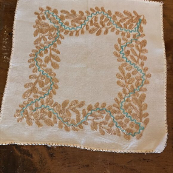 Antique Handstitched Hankies (5) - Picture 2 of 3